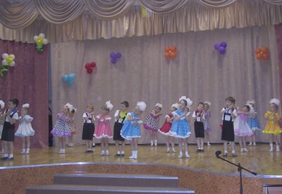 Конфетти выступает в ОЦЭВ