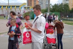 На празднике